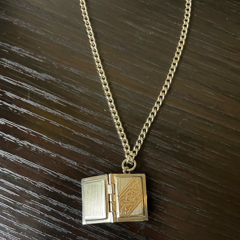 Silver Vintage Children’s Locket Necklace - Picture 7 of 8
